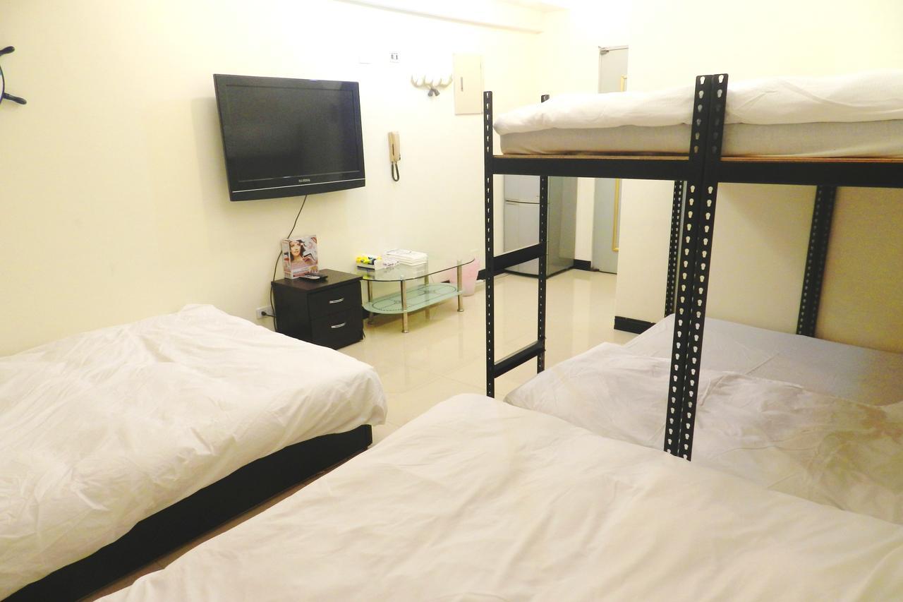 Hostel Feng Chia House Taizhong Zewnętrze zdjęcie