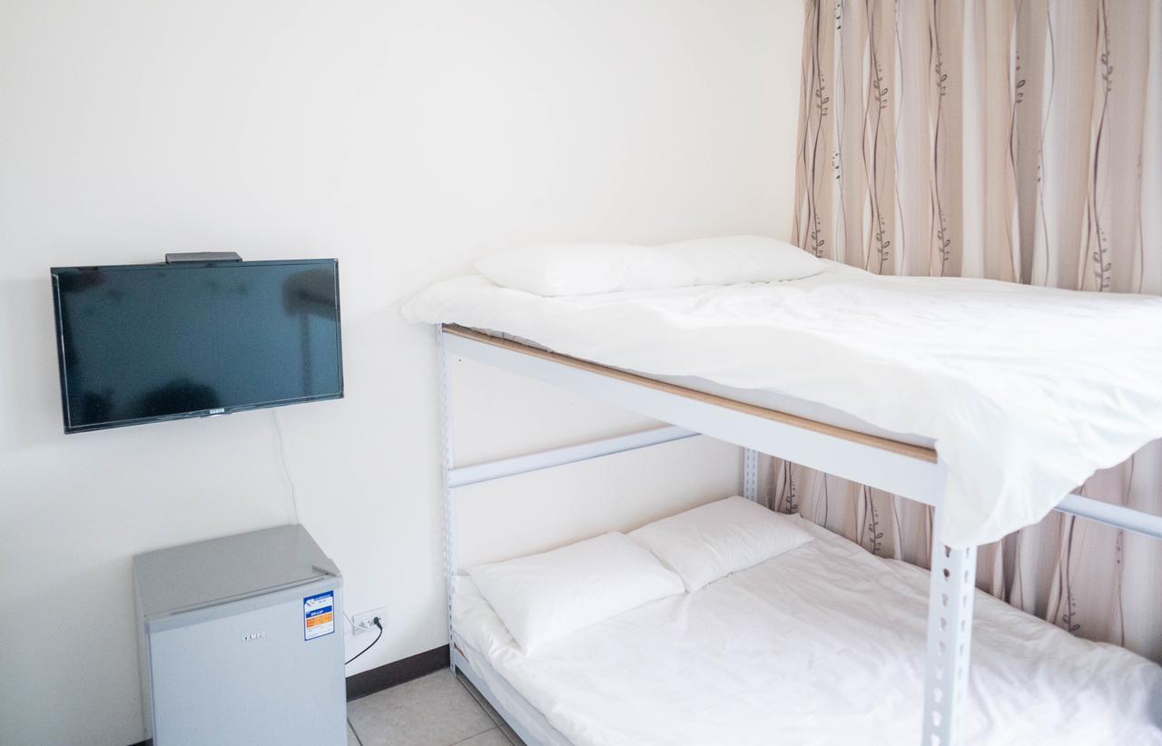 Hostel Feng Chia House Taizhong Zewnętrze zdjęcie