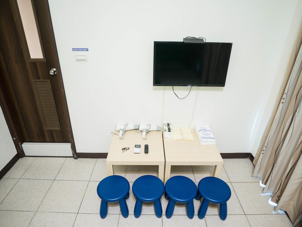 Hostel Feng Chia House Taizhong Zewnętrze zdjęcie