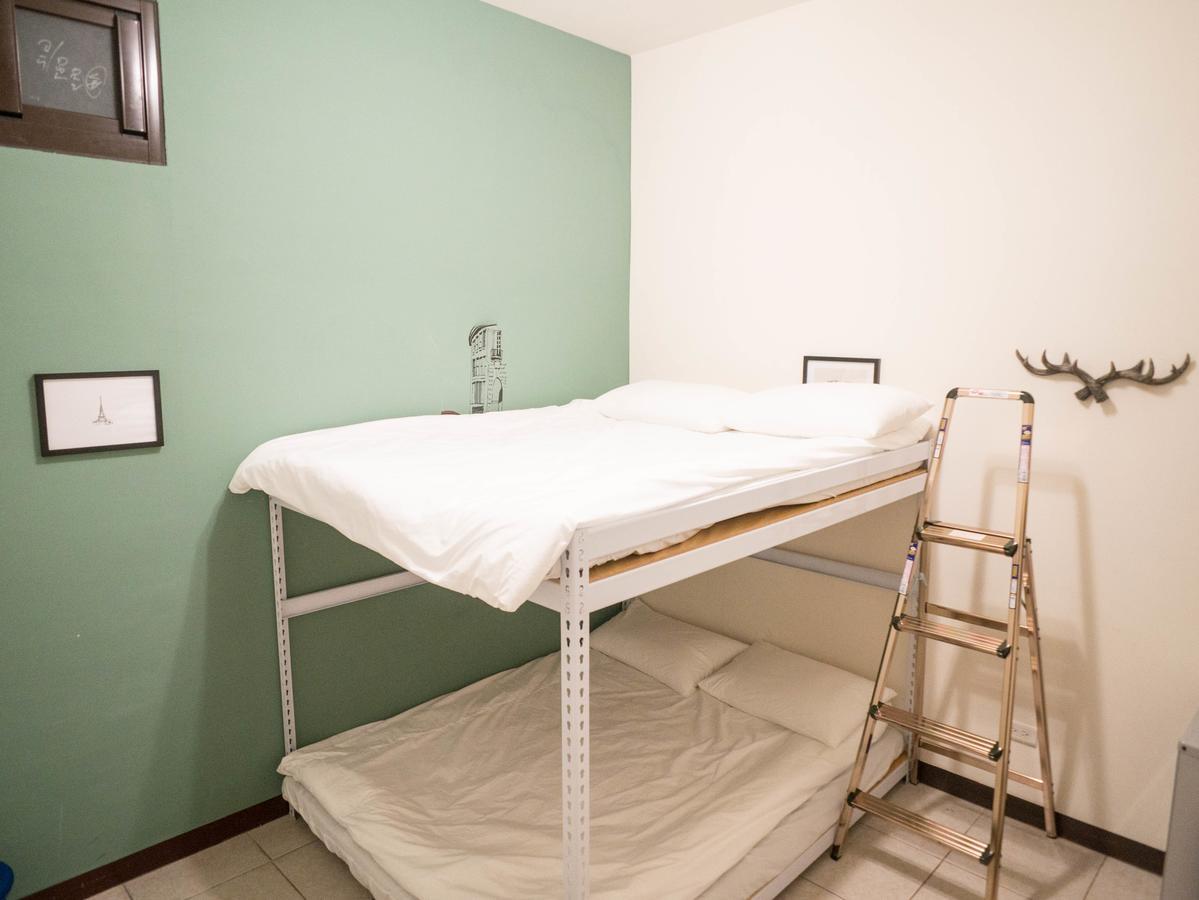 Hostel Feng Chia House Taizhong Zewnętrze zdjęcie