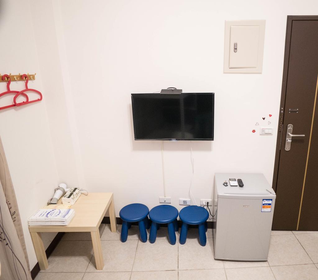 Hostel Feng Chia House Taizhong Zewnętrze zdjęcie