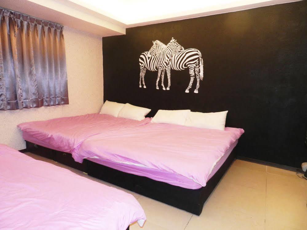 Hostel Feng Chia House Taizhong Zewnętrze zdjęcie