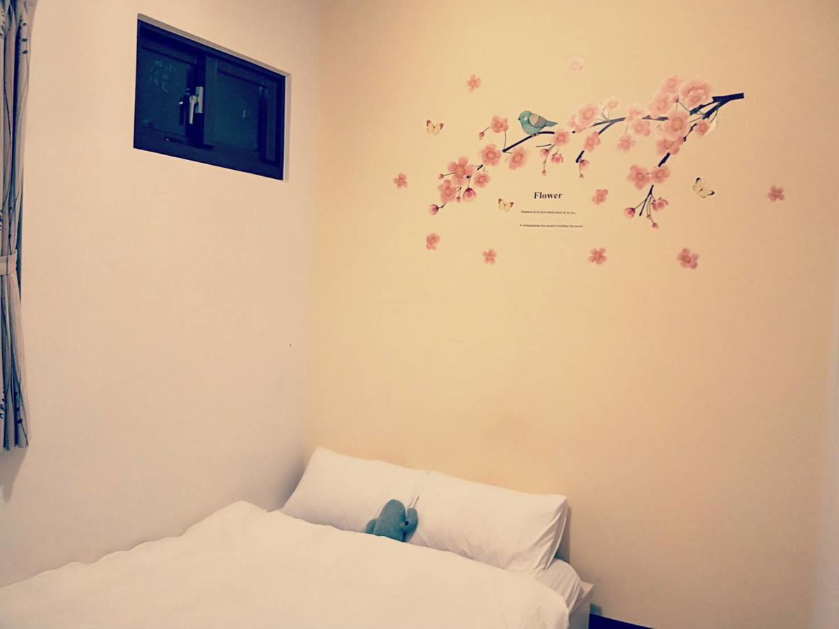 Hostel Feng Chia House Taizhong Zewnętrze zdjęcie