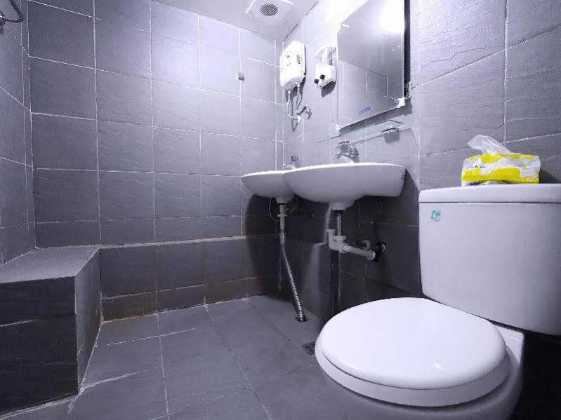 Hostel Feng Chia House Taizhong Zewnętrze zdjęcie