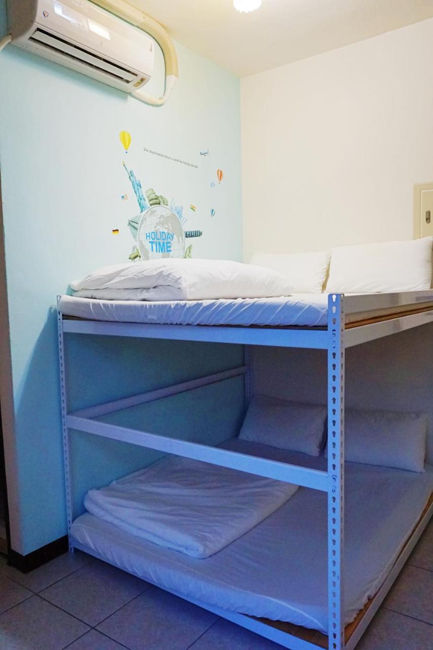 Hostel Feng Chia House Taizhong Zewnętrze zdjęcie
