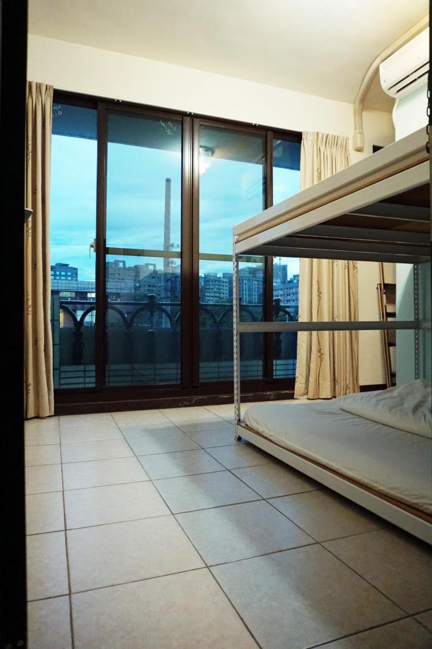 Hostel Feng Chia House Taizhong Zewnętrze zdjęcie