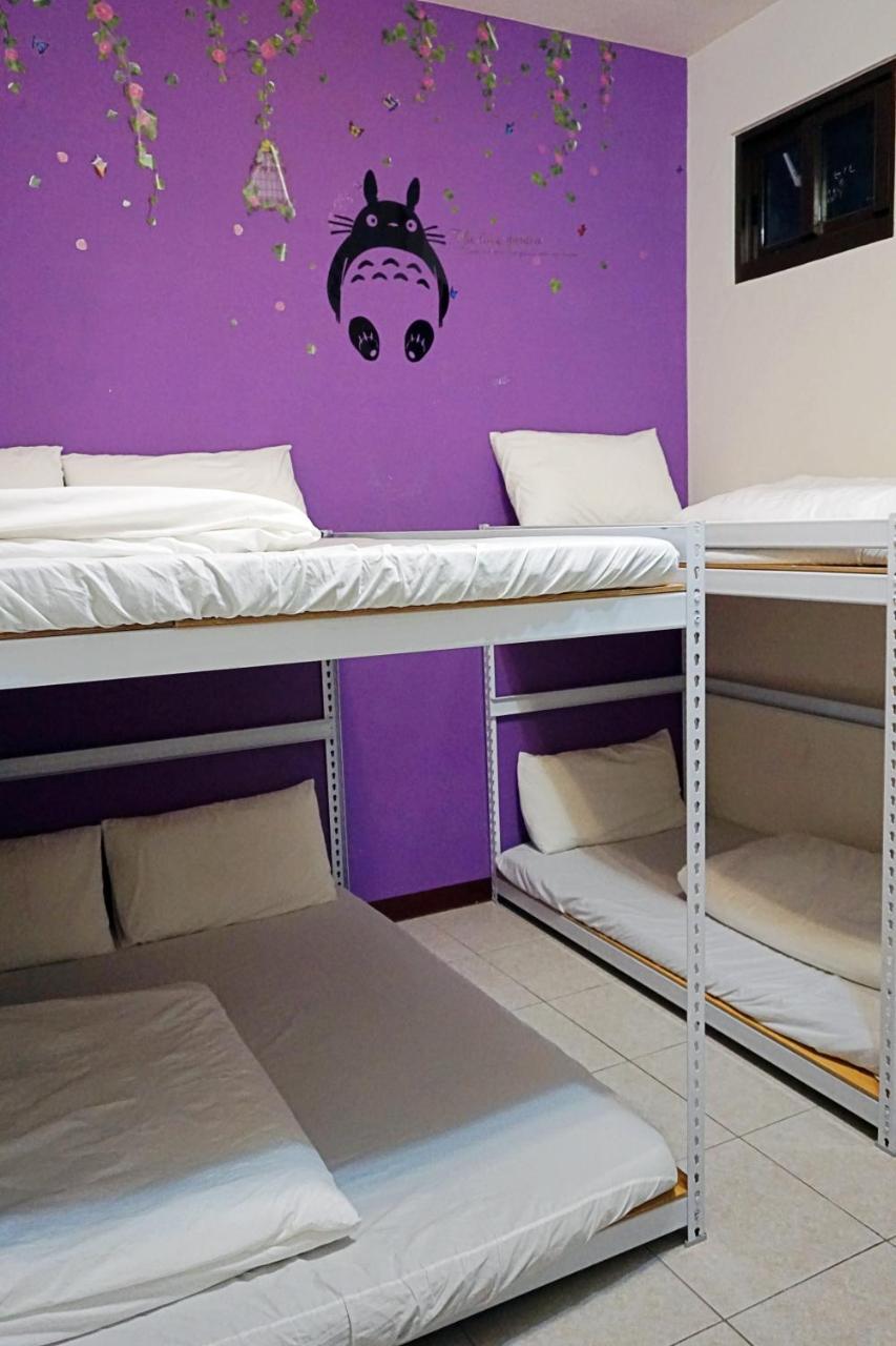 Hostel Feng Chia House Taizhong Zewnętrze zdjęcie