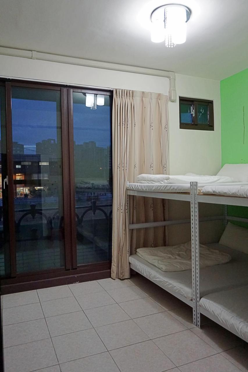 Hostel Feng Chia House Taizhong Zewnętrze zdjęcie