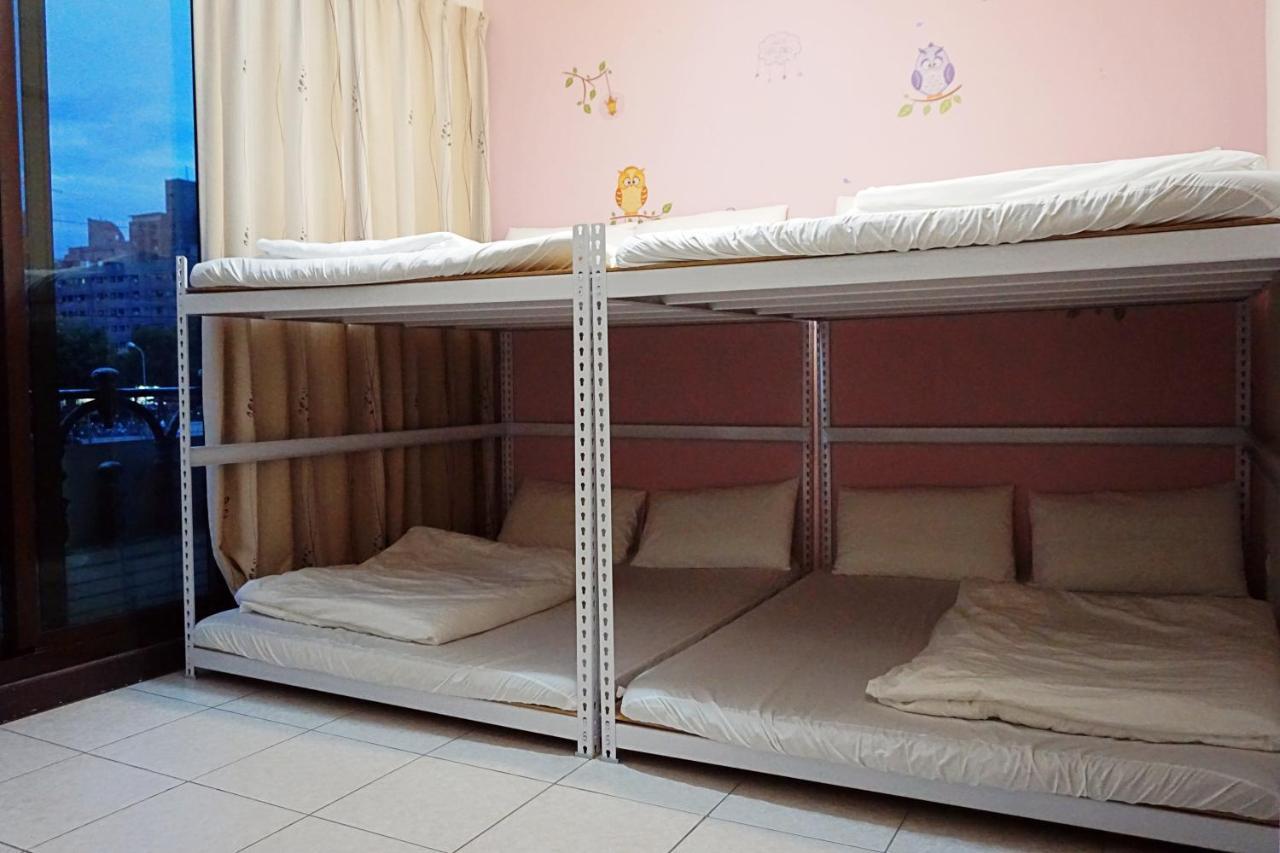 Hostel Feng Chia House Taizhong Zewnętrze zdjęcie