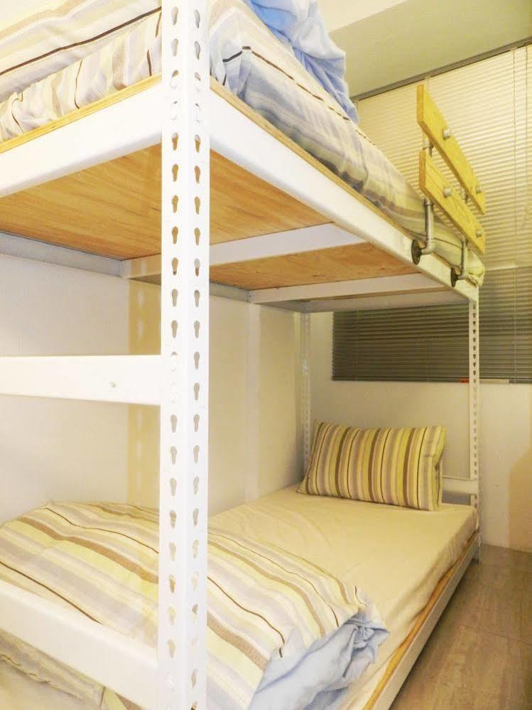 Hostel Feng Chia House Taizhong Zewnętrze zdjęcie